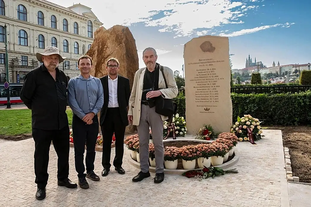 Odhalení pamětní desky na Filozofické fakultě UK Odhalení pamětní desky na Filozofické fakultě UK