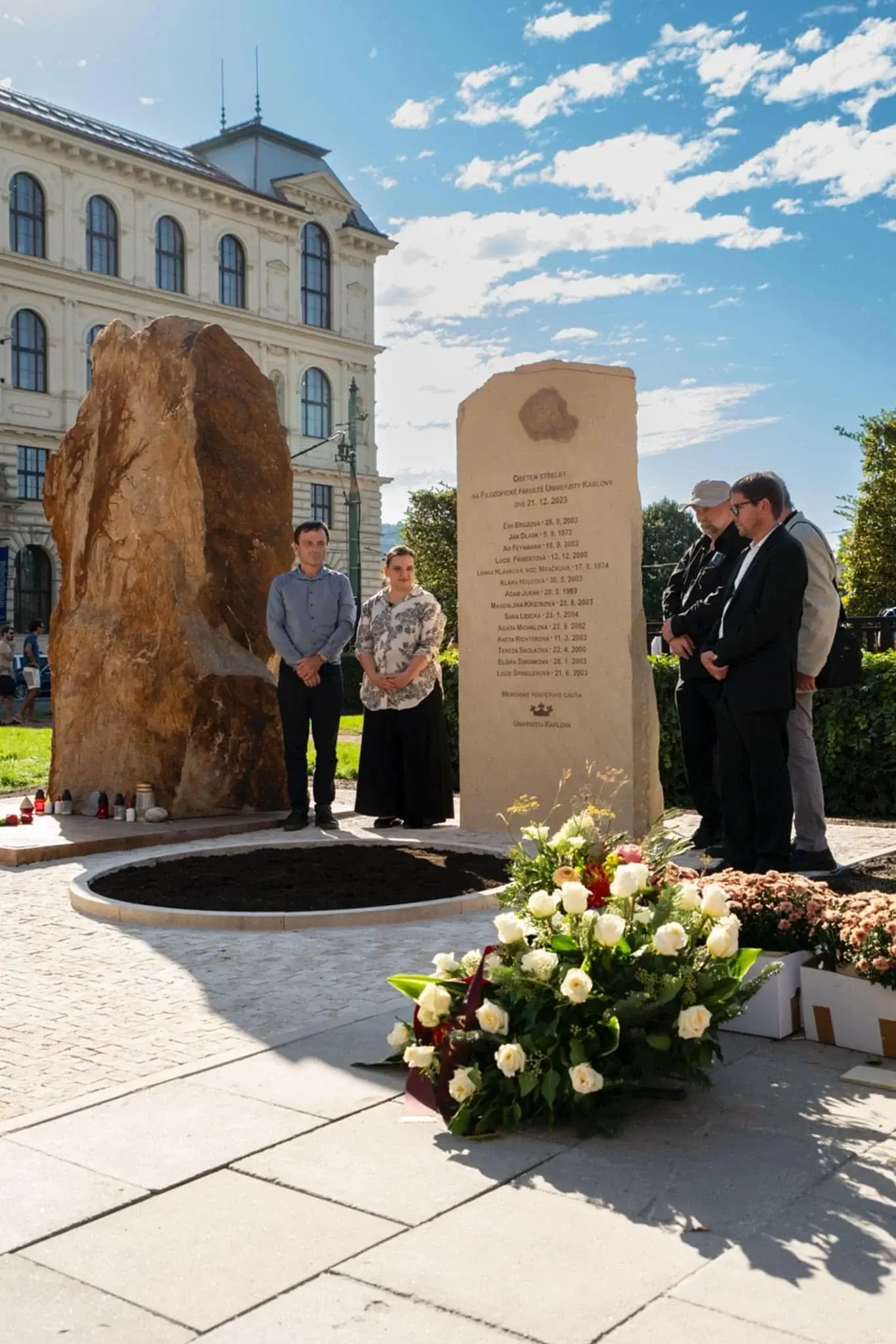Pamětní kámen pro Filozofickou fakultu UK Pamětní kámen pro Filozofickou fakultu UK