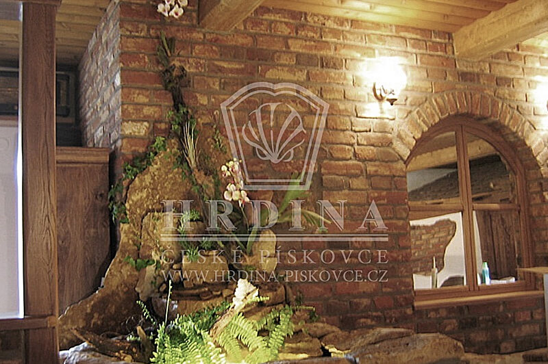 Interiérová kamenná fontána Nehvizdy