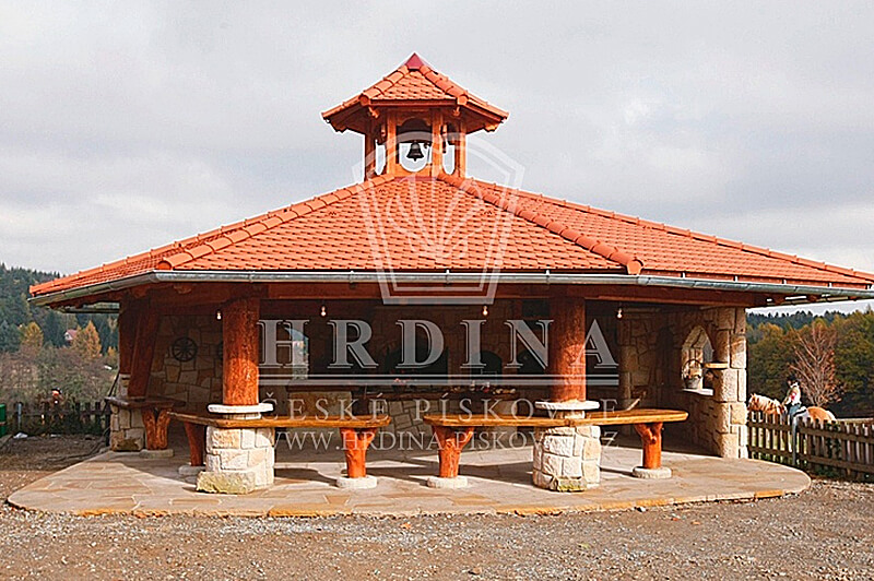 Letní kuchyň na farmě Bolka Polívky v Olšanech