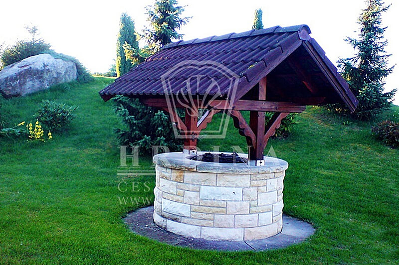 Okrasná studna Dvůr