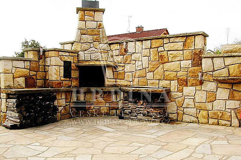 Zahradní krb s udírnou - Pardubice