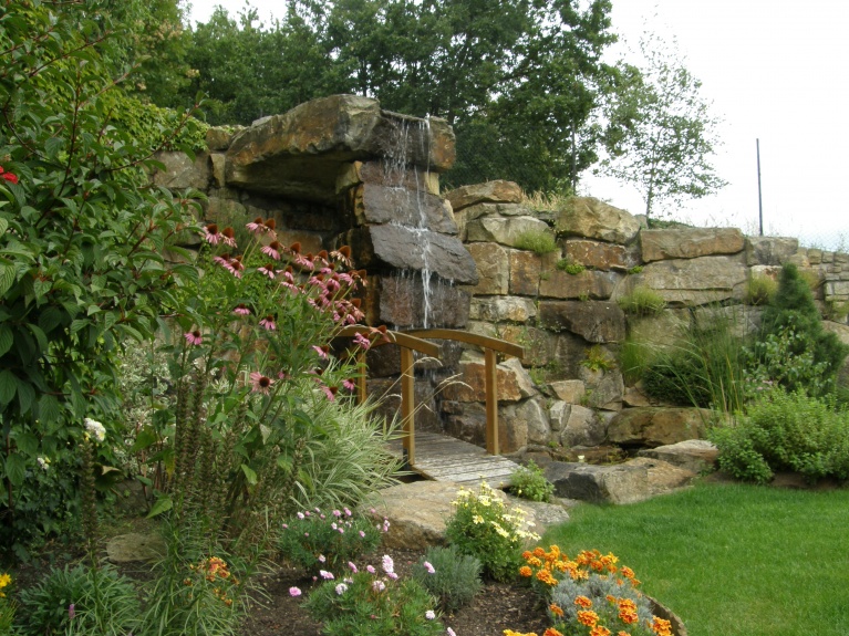 Okrasné vodopády na zahradu