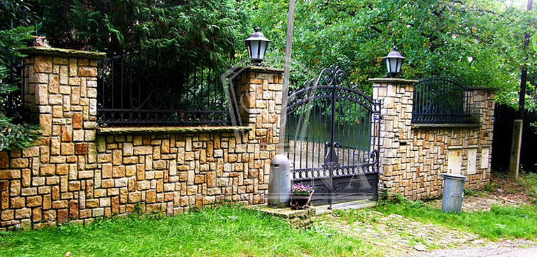 Каменный забор - Прухонице