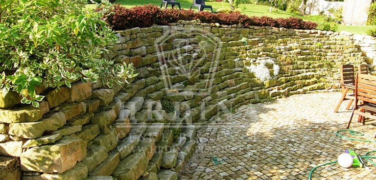 Стена из камня  - Прага