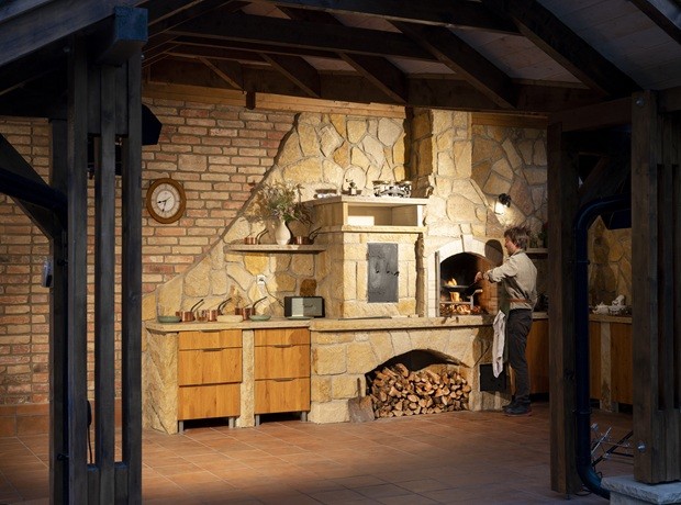 hrdina kuchyně Trnava kamenný krb