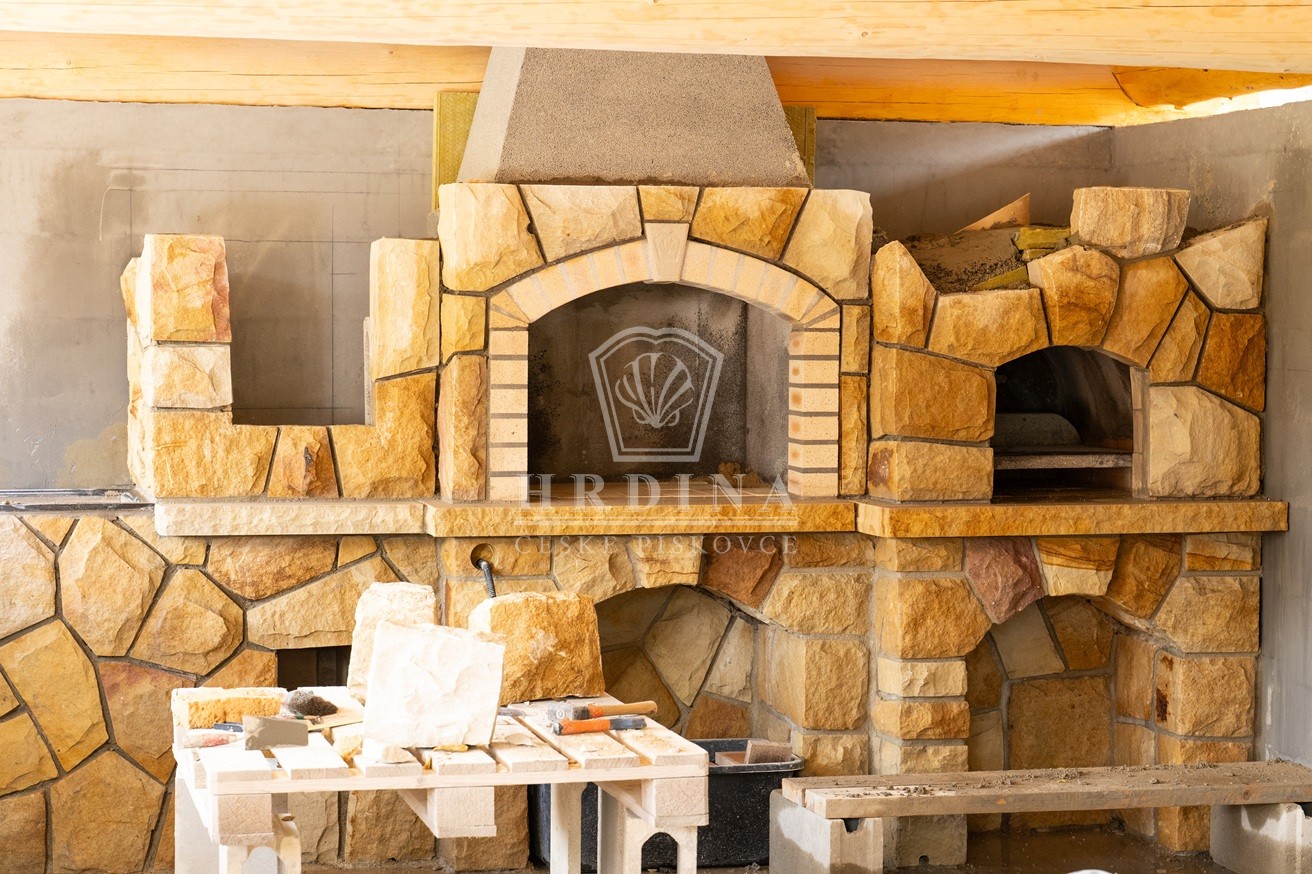 hrdina, kamenolom vyhnanov, piskovce, kuchynekamen,ruce