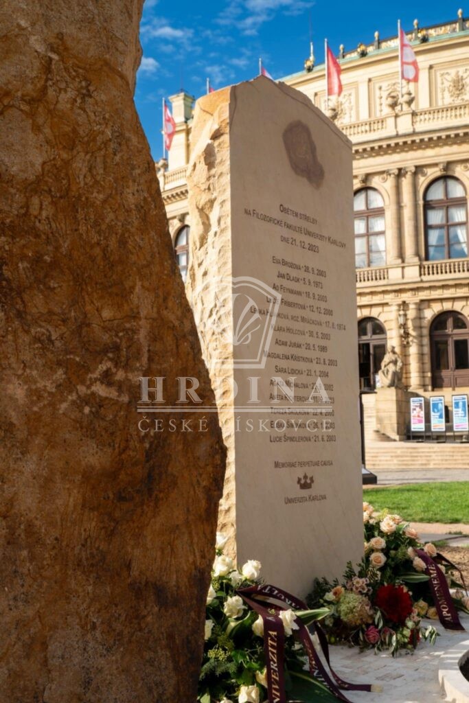 pamětní deska hrdina české pískovce