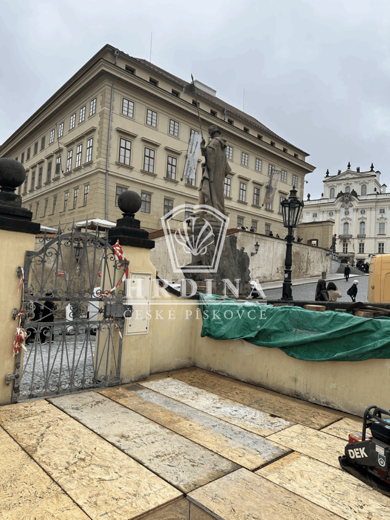 Rekonstrukce terasy kavárny Starbucks na Pražském hradě