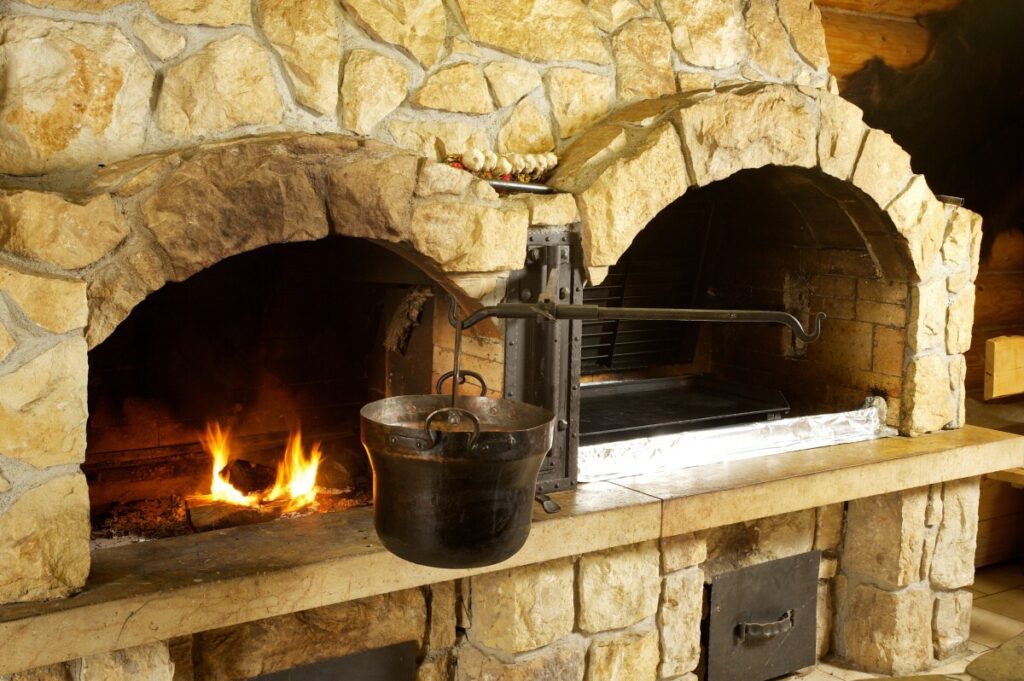 hrdina pískovce, černá kuchyň, zahradní kuchyně