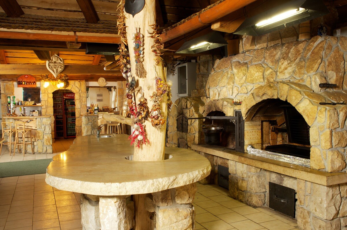 černá kuchyně, kamenná kuchyň, hrdina pískovce