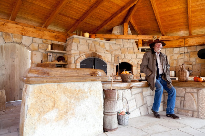 kuchyně Bolka Polívky, Hrdina pískovce