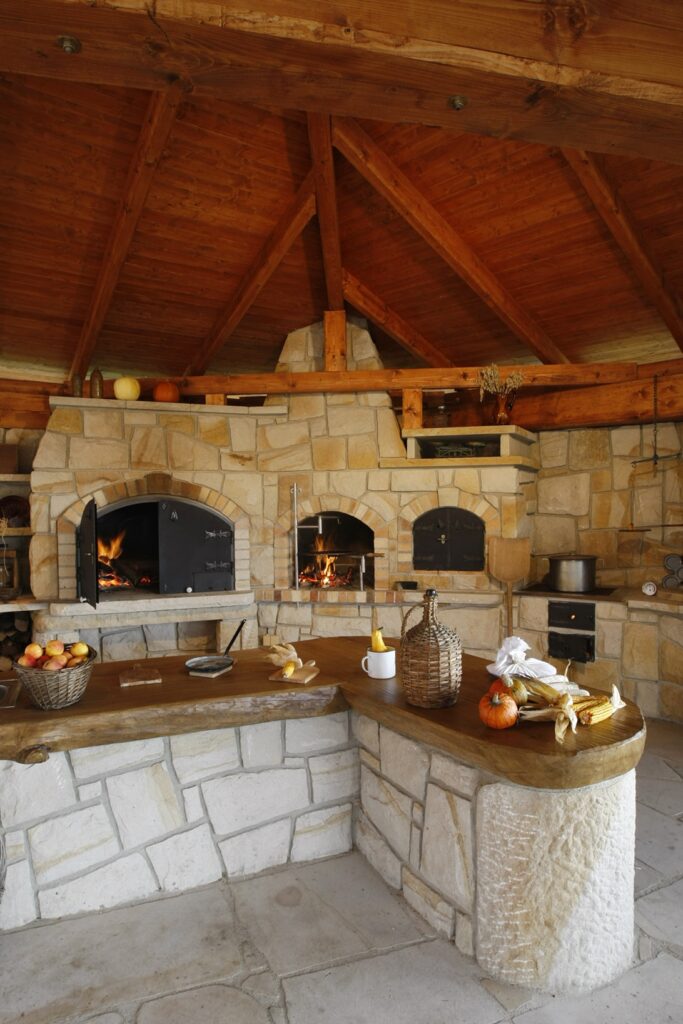 kamenné kuchyně, hrdina pískovce