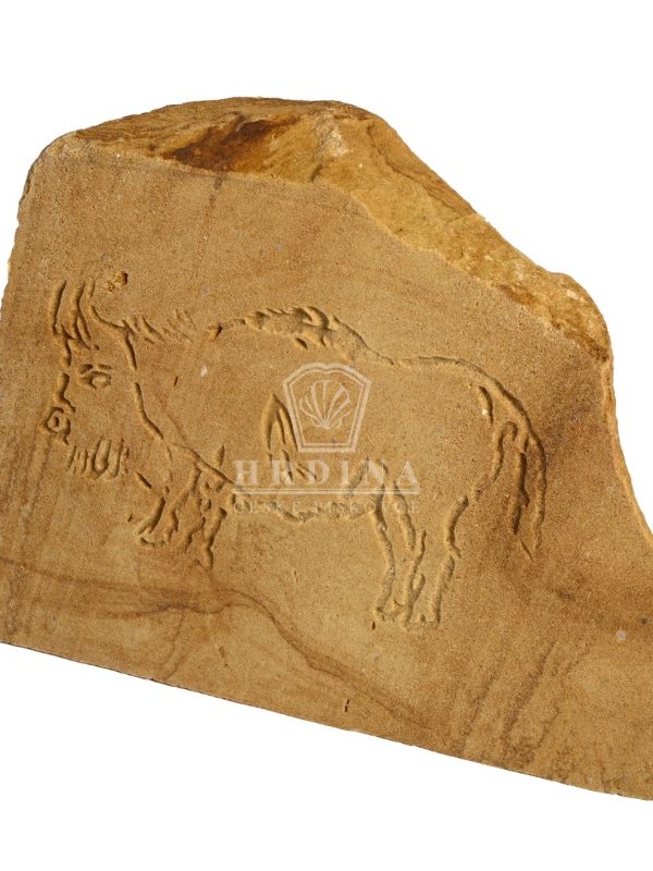 kamenný stůl z pískovce