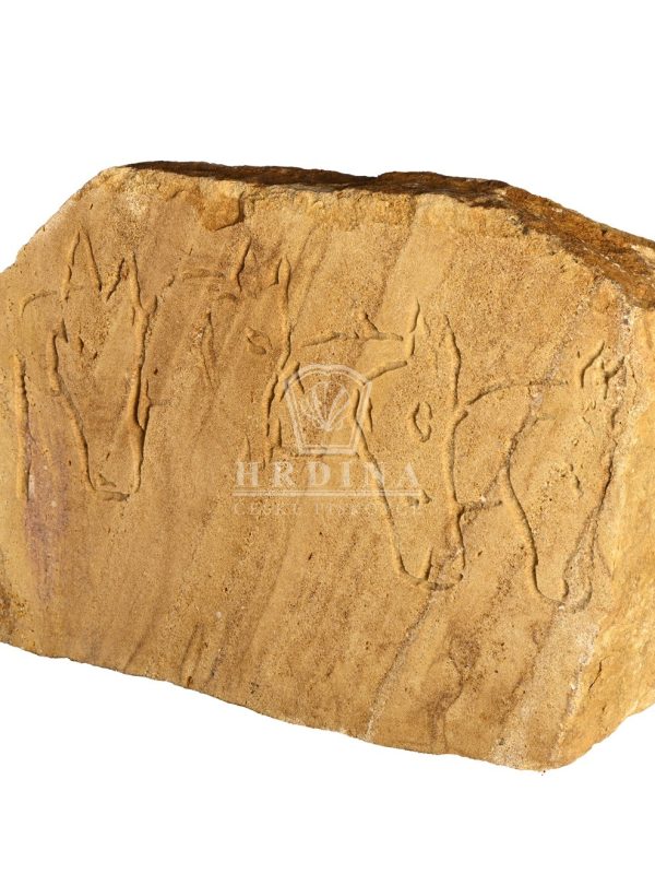 kamenný stůl z pískovce