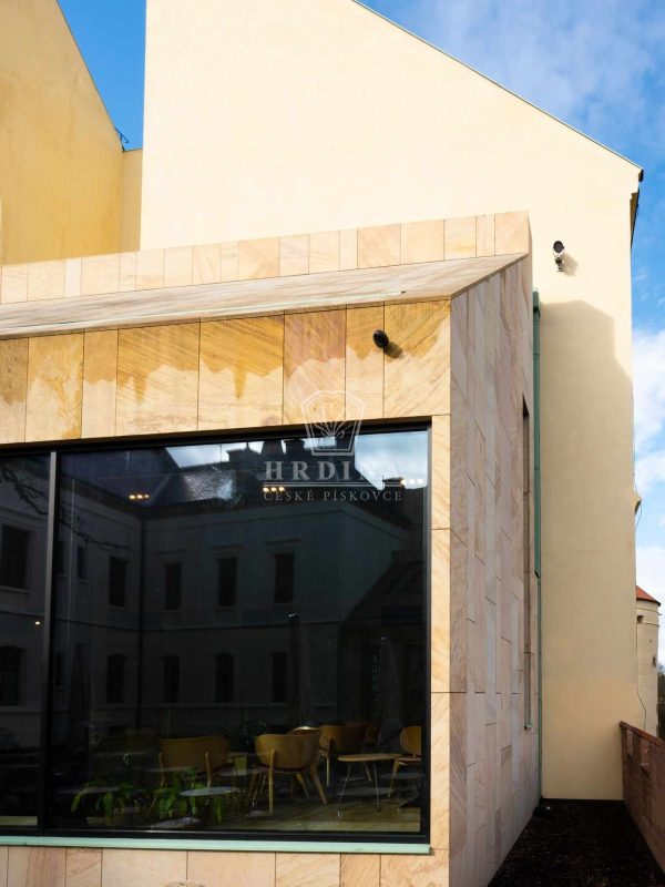 Nové probošství z pískovcového kamene z kamenolomu Vyhnánov na Pražském hradě