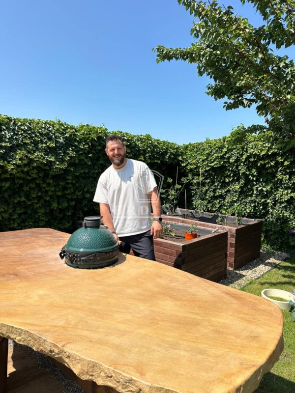 kamenný jídelní stul pro Lukáše Krpálka