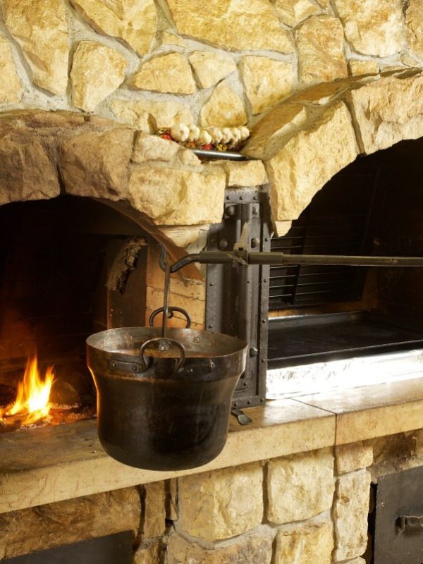 hrdina pískovce, černá kuchyň, zahradní kuchyně