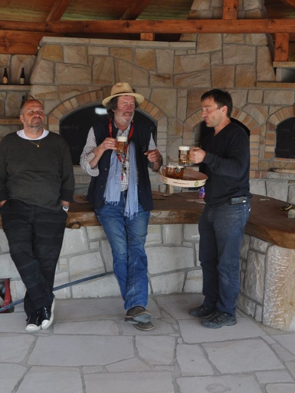 hrdina pískovce, svatyně Bolka Polívky