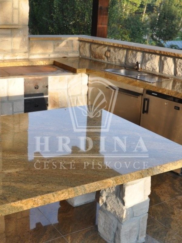 Luxusní zahradní kuchyně z pískovce Vyhnánov u zámečku v Petrovicích — Hrdina & České Pískovce