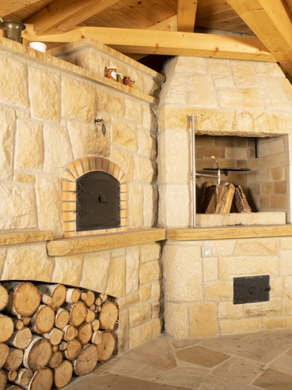 zahradní krb s udírnou venkovní kuchyně Praha-západ