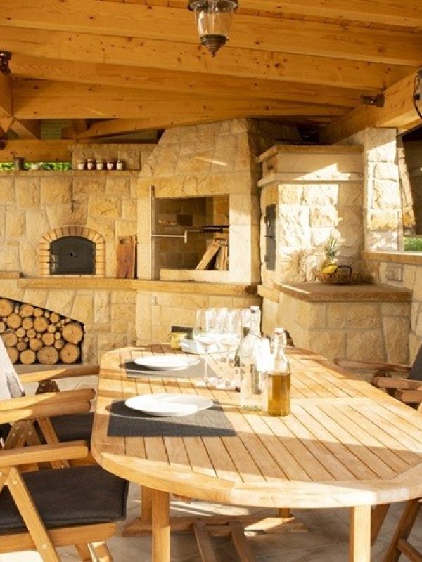 pískovcová zahradní kuchyně