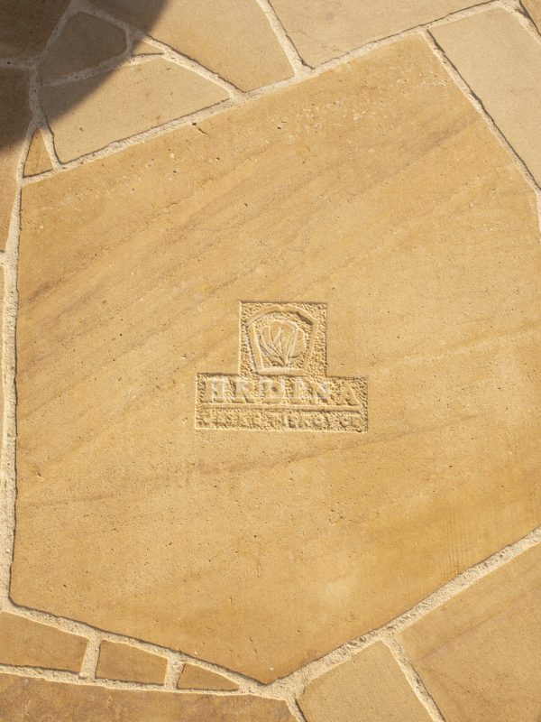 hrdina kuchyně kamenná dlažba