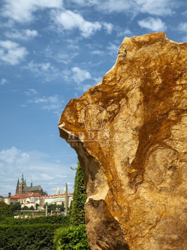 Památník FFUK z pískovce Vyhnánov