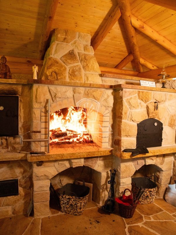 hrdina české pískovce, kamenný krb