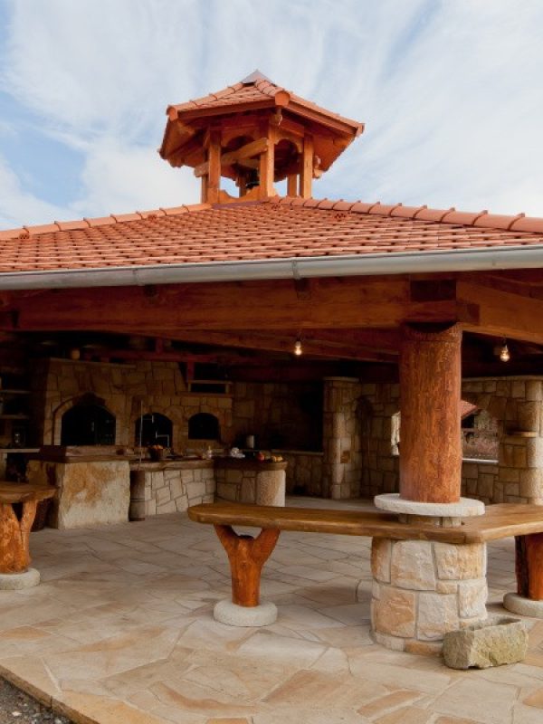 svatyně Bolka Polívky, hrdina pískovce, zahradní kuchyně