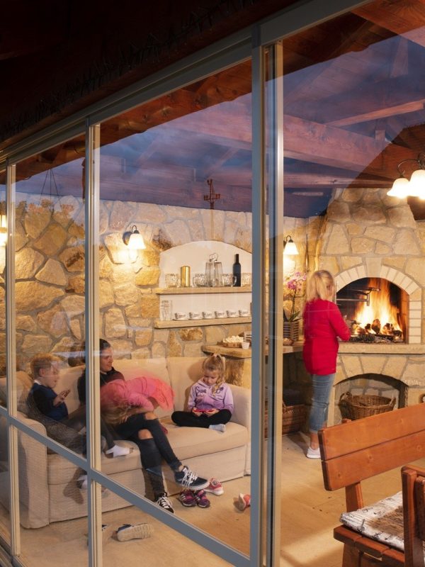 hrdina pískovce kuchyň