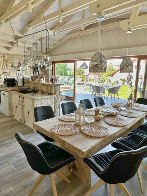 luxusní kamenná zahradní kuchyně s krbem Pálava