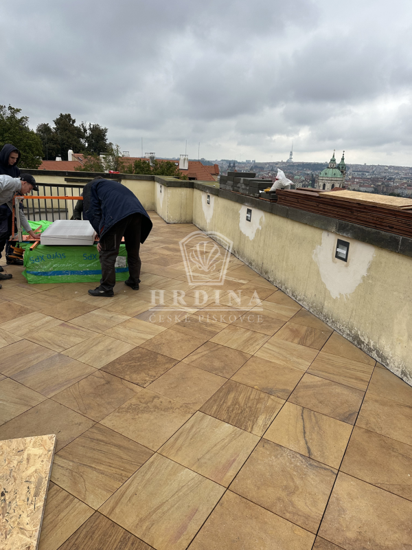 Rekonstrukce terasy kavárny Starbucks