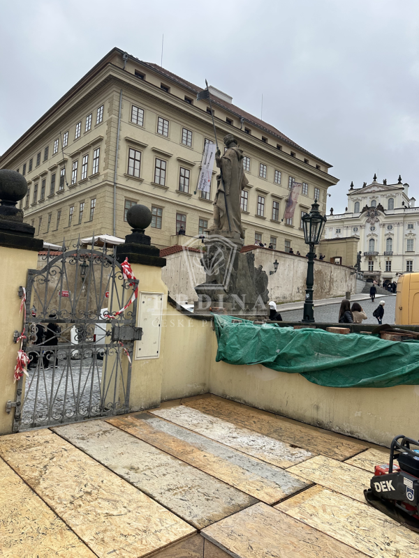 Rekonstrukce terasy kavárny Starbucks na Pražském hradě