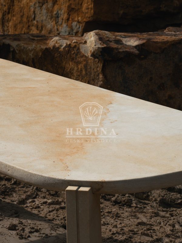 Designový stůl z masivního pískovce, kolekce Lexová a Smatena