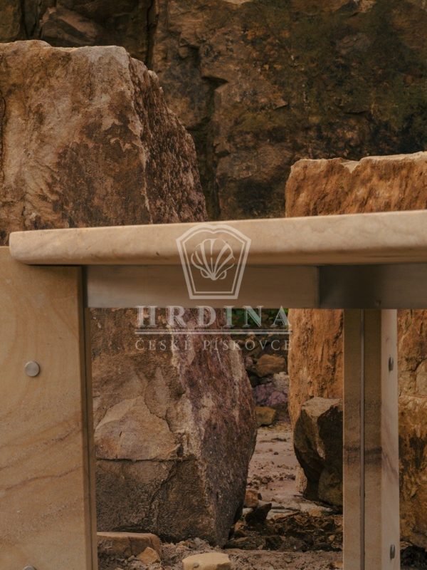 Kamenný jídelní stůl - Lexová a Smetana