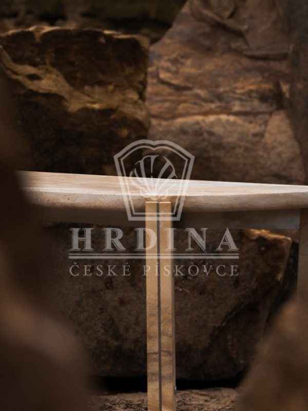 Lexová a Smetana . Kolekce jídelních stolů Cutting Edge