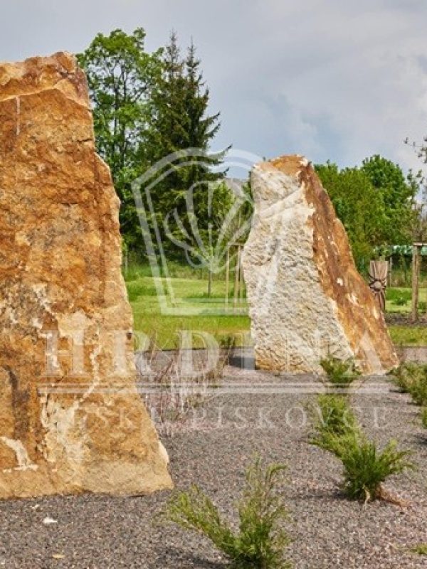 okrasné kameny a solitéry