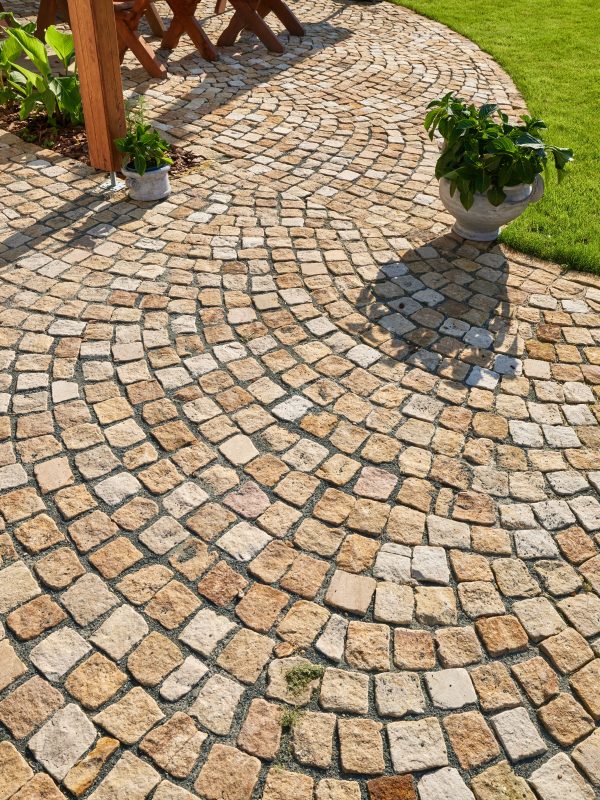 Pískovcové dlažební kostky z kamenolomu Vyhnánov