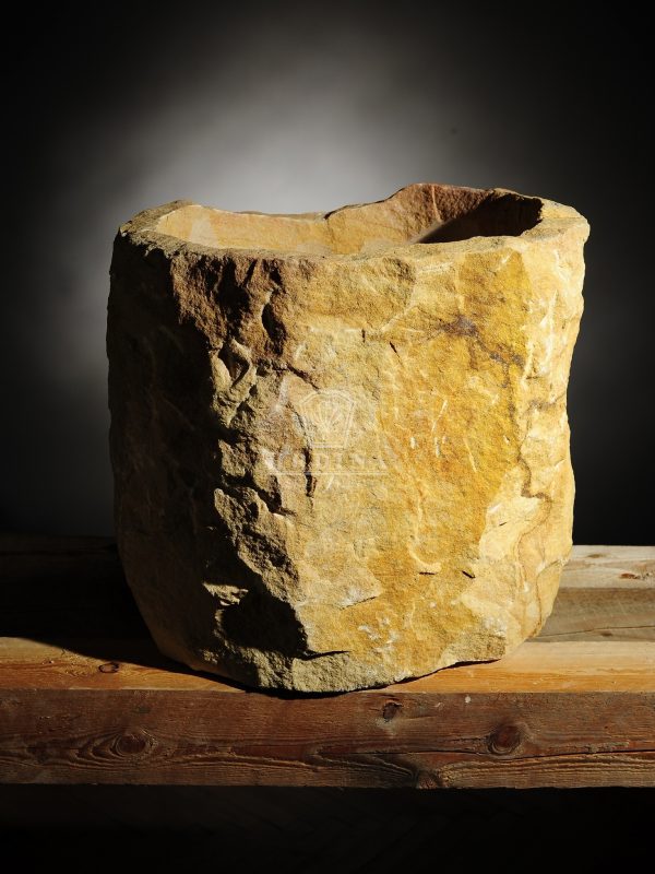 kamenný květináč