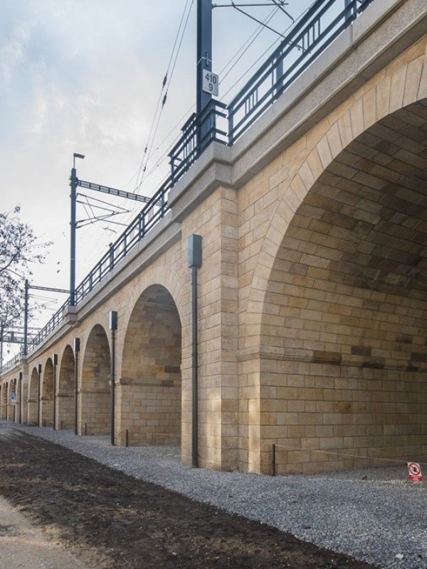 Negrelliho viadukt v Praze s použitím pískovce z lomu Vyhnánov — Hrdina & České Pískovce