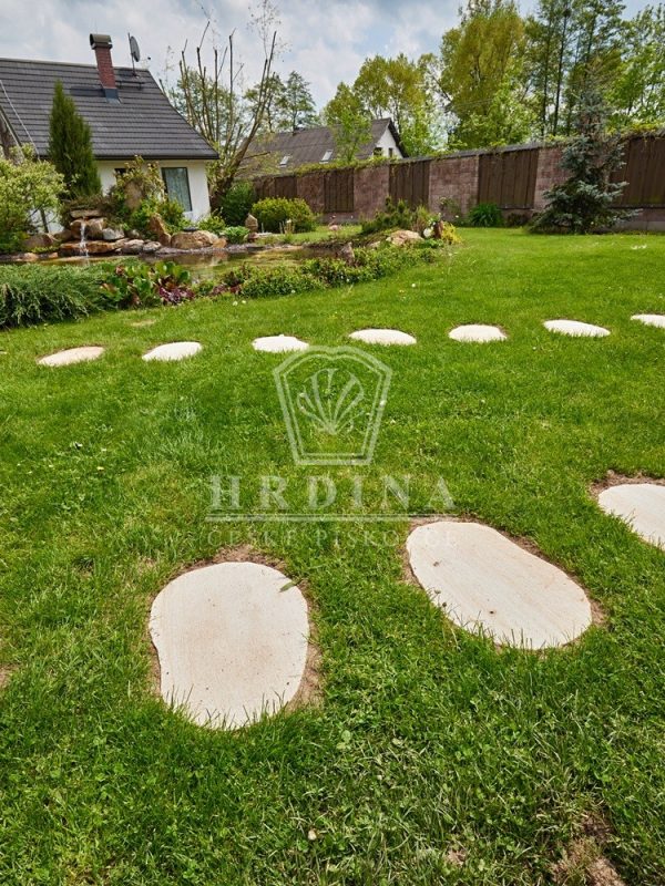 pískovcový řezaný šlapák